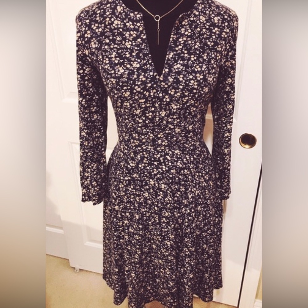 👗💞🌻 deep v fit & flare dress 🌻🌷🌹👗